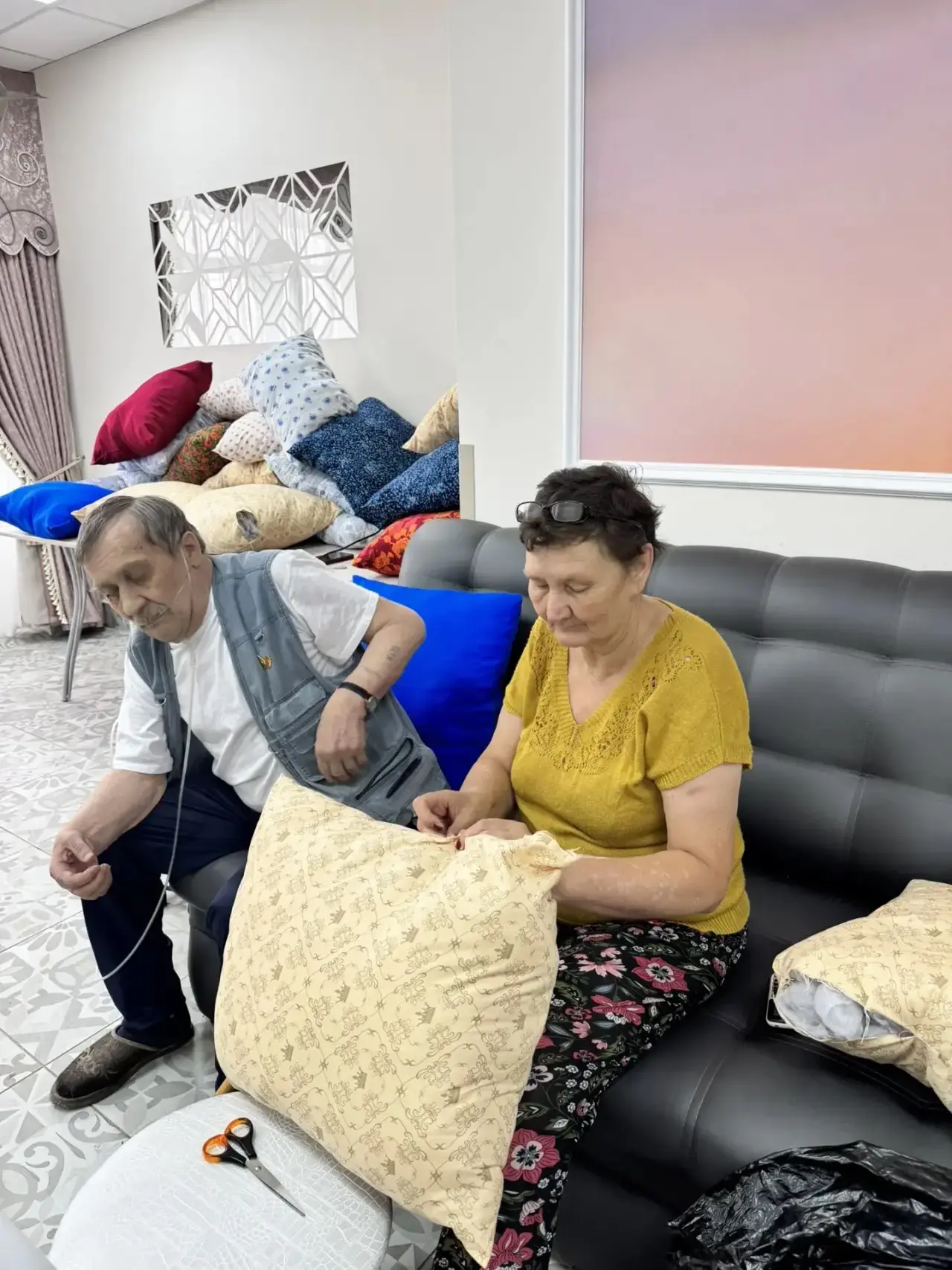 В нашем доме каждый день кипит особая работа. Жители с душой трудятся для тех, кто сейч...
