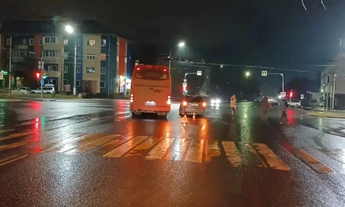 🚸 В центре Братска автобус и легковушка сбили пешехода