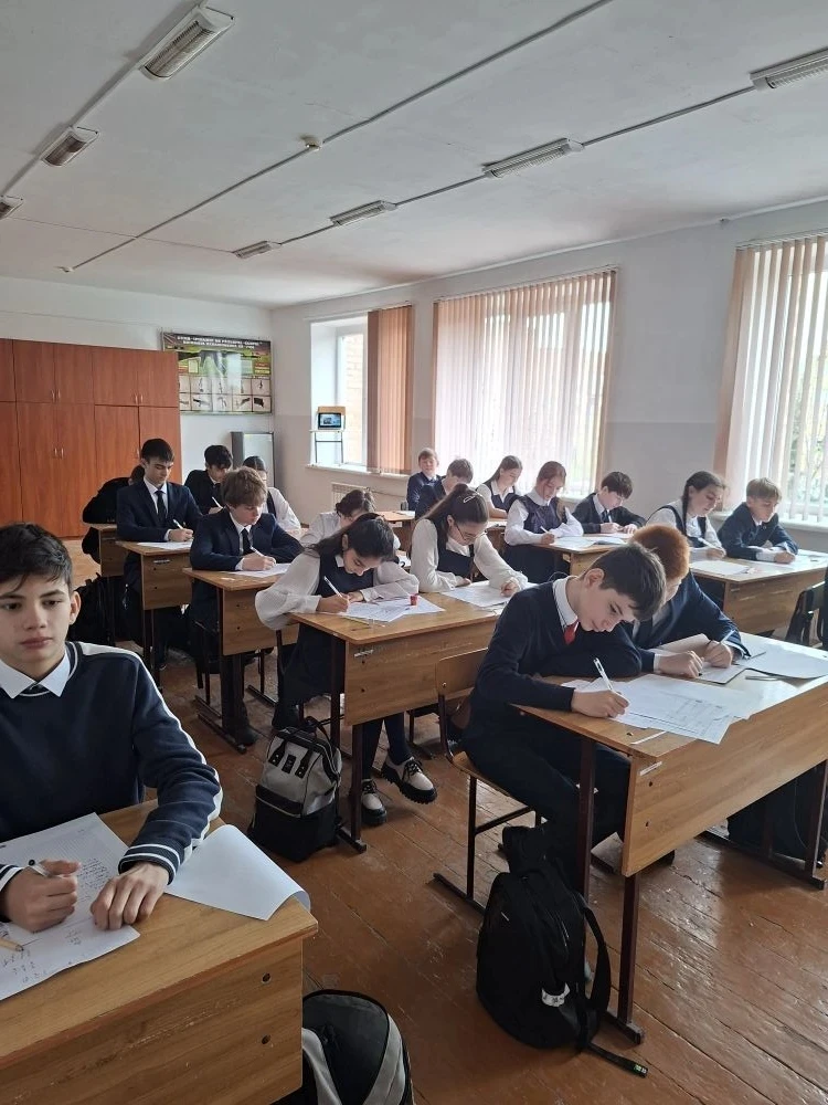 🎉 В нашей школе начались ВПР! 📚   Первый предмет, по которому проверяли знания школьников, — математ