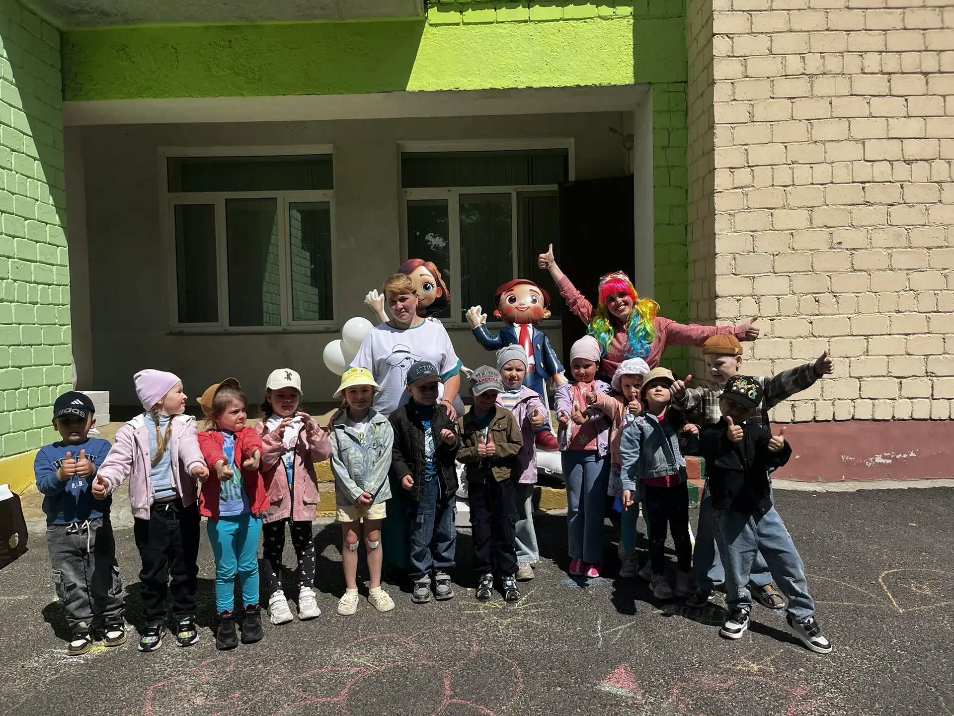 Праздник детства в нашем саду!

Сегодня у нас было по-настоящему волшебно! В честь Дня защиты детей 