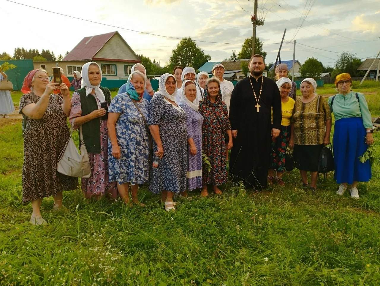 На строящийся храм иконы Божией Матери «Неупиваемая Чаша» в поселке Игра возвели шатёр ...