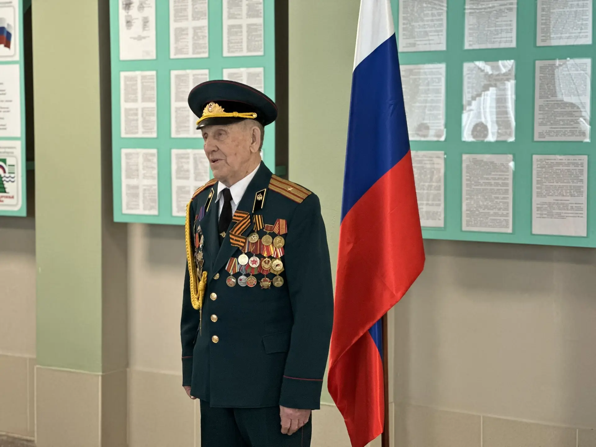 📅 6 и 7 апреля в нашем лицее состоялось знаменательное событие — мы первыми в районе начали несение 