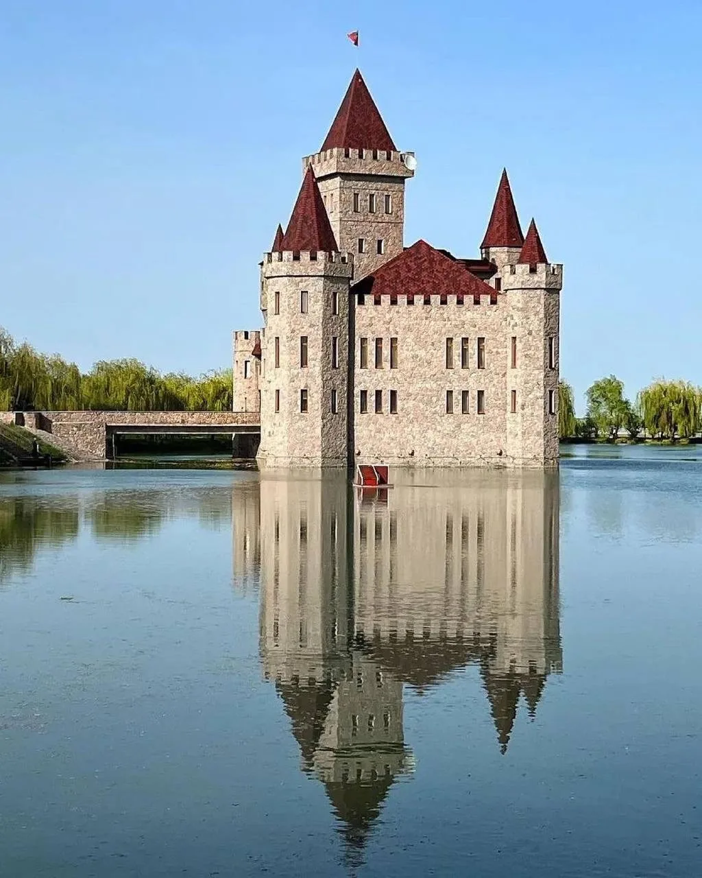 Замок Шато-Эркен 🏰
Кабардино-Балкария

Путешествия по России