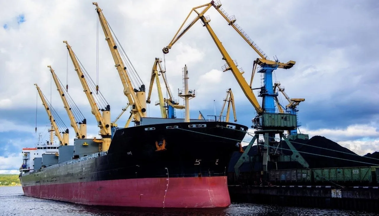 «Мурманский морской торговый порт» отправил первую партию энергетического угля в страны...