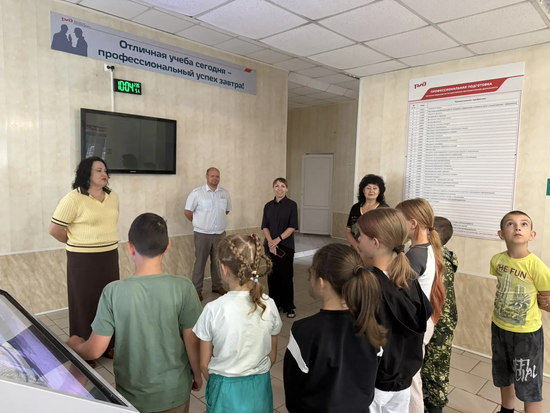 🚂 Путешествие в мир железнодорожных профессий!

Сегодня наши ребята с огромным интересом посетили Е