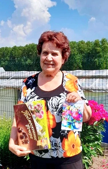 От всей души поздравляем        Светлану Михайловну
            Хмелёву 
с  особенной датой- 80-лети
