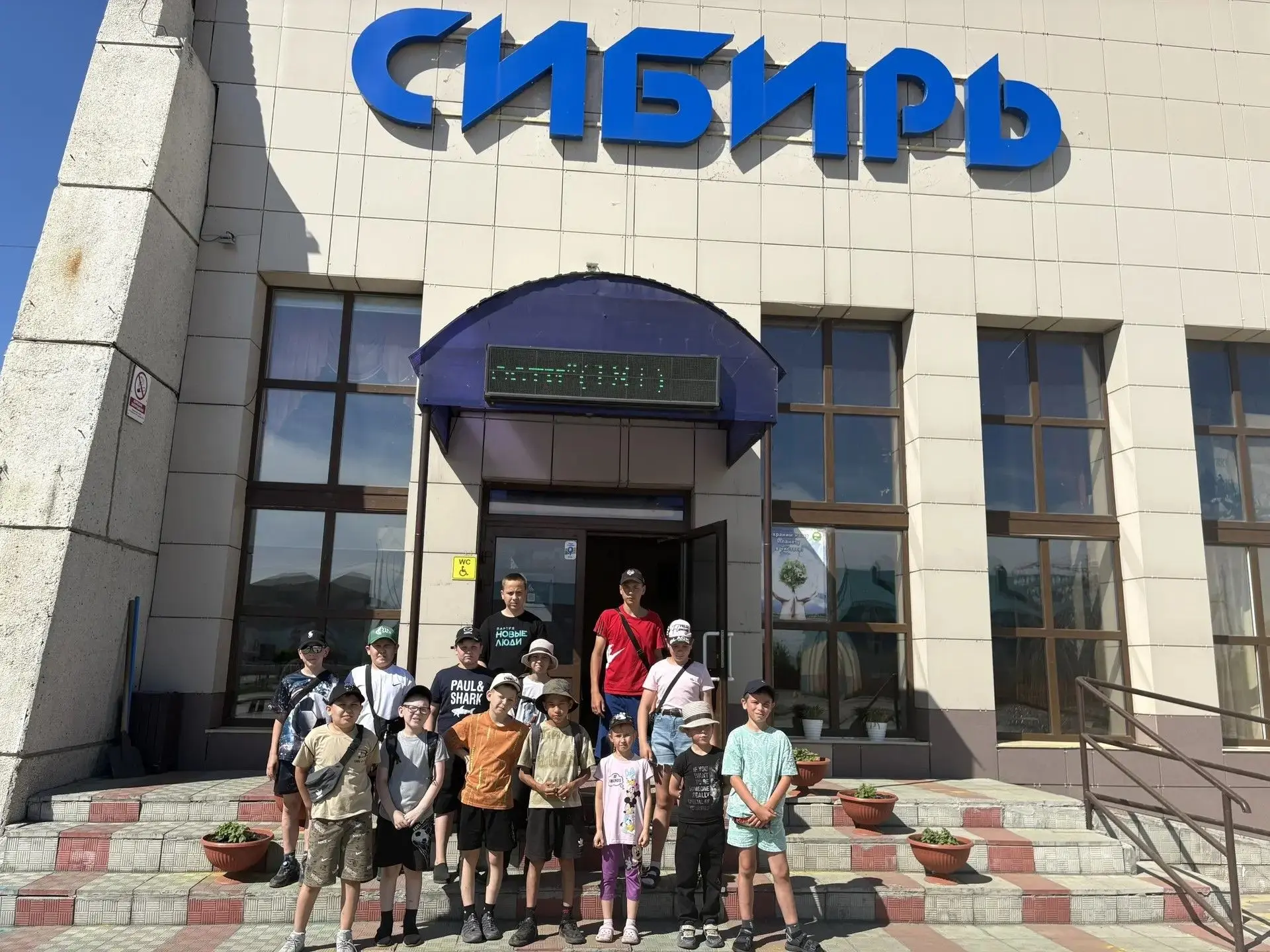 📽Киносеанс для наших героев!
📆8 июня для воспитанников пришкольного лагеря выдался по-настоящему в