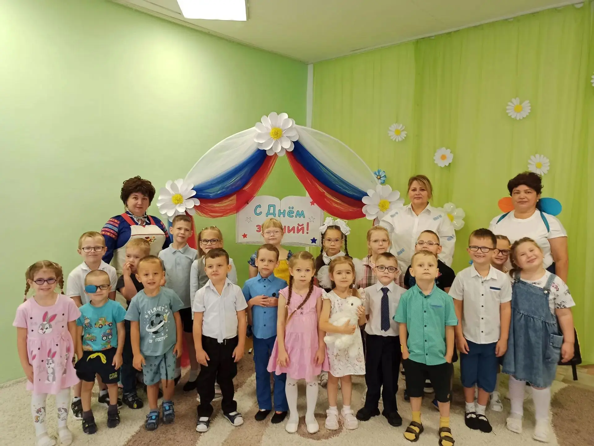Яркий утренник ко Дню знаний подарил детям море эмоций! Гости праздника — Фрекен Бок и ...