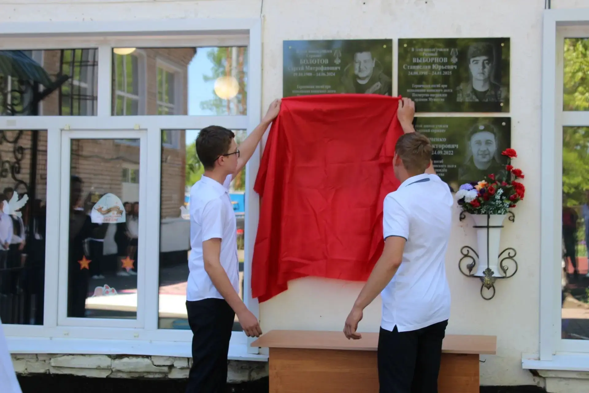 Сегодня в нашей школе состоялось торжественное открытие мемориальной доски Борису Васильевичу Болото