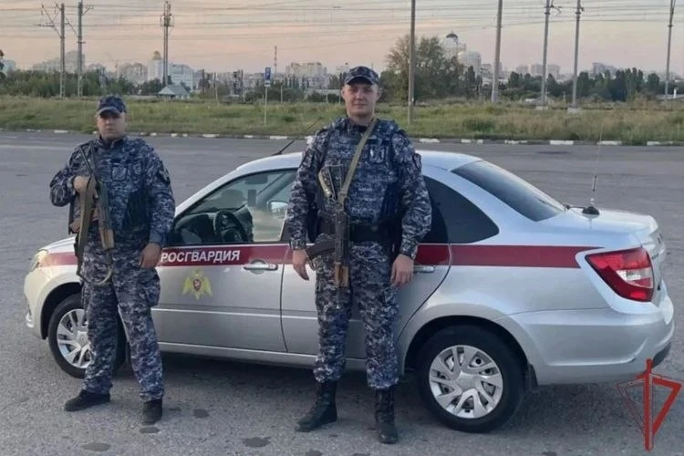 🙏Росгвардейцы помогли пострадавшим при атаке на Белгород
