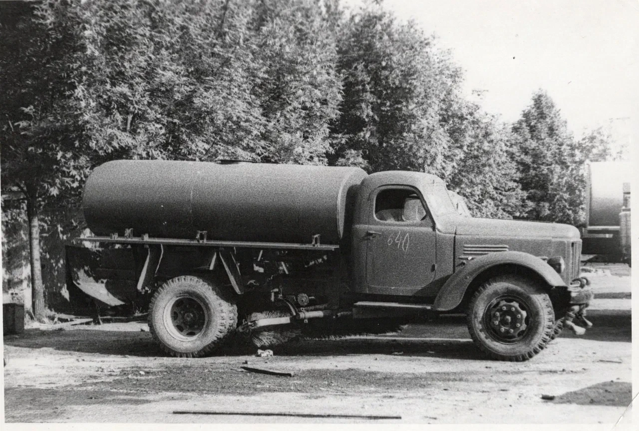 🚛 Первая КДМ: какой она была? 

На календаре 1963 год, СССР модернизирует производство, люди массов