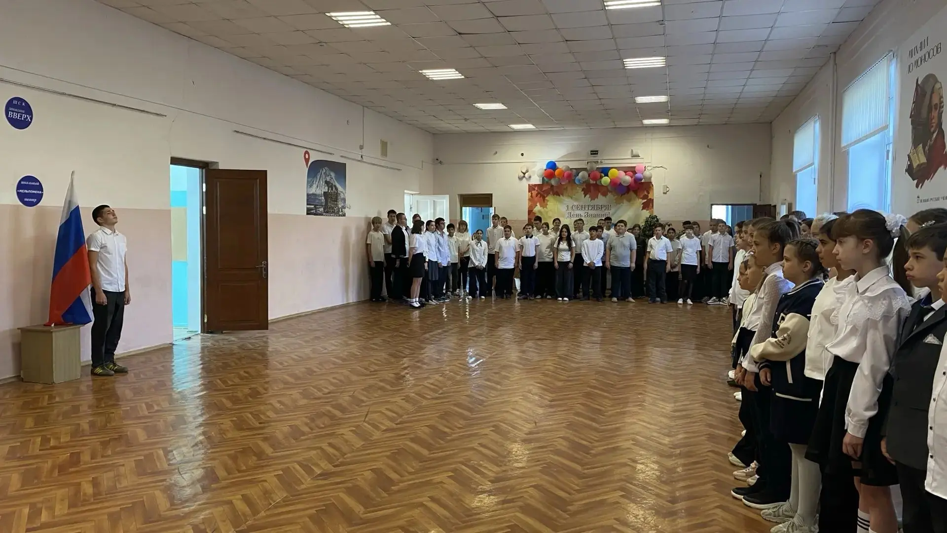 🎉 Сегодня в нашей школе прошёл традиционный старт учебной недели! 🎉
