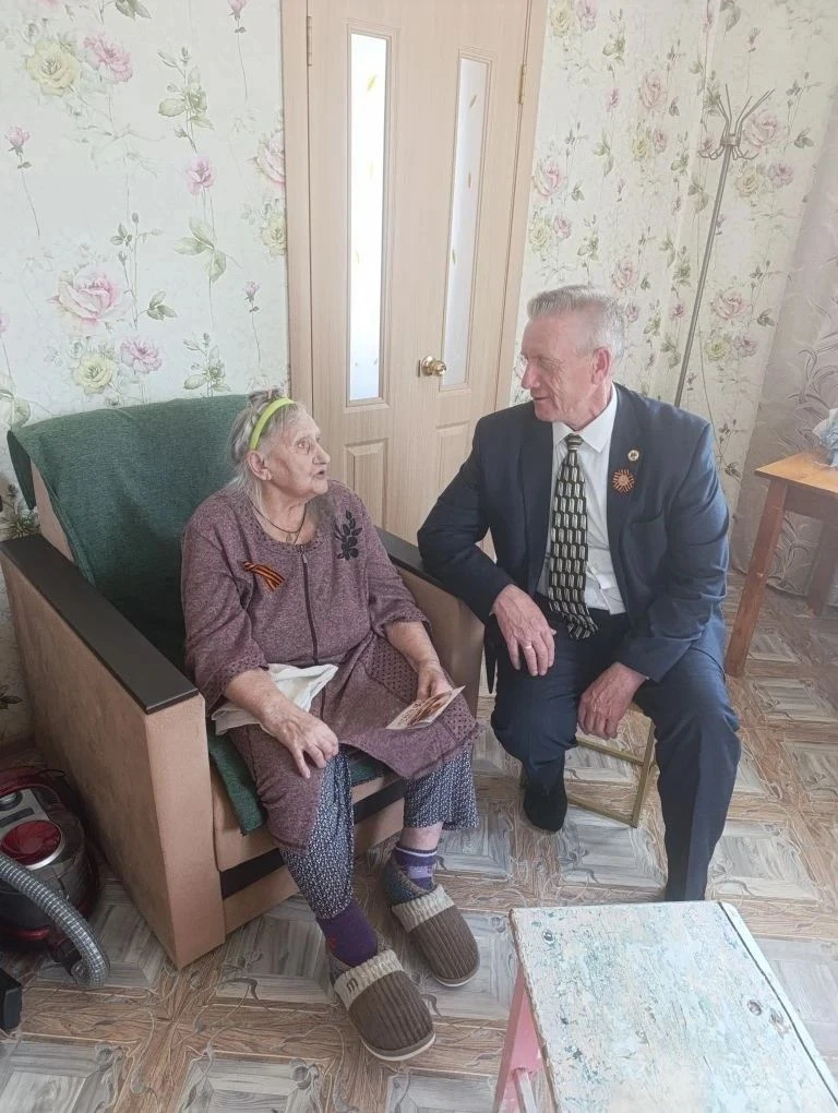 По многолетней сложившейся традиции, на кануне  9 мая, глава Казачкинского муниципально...
