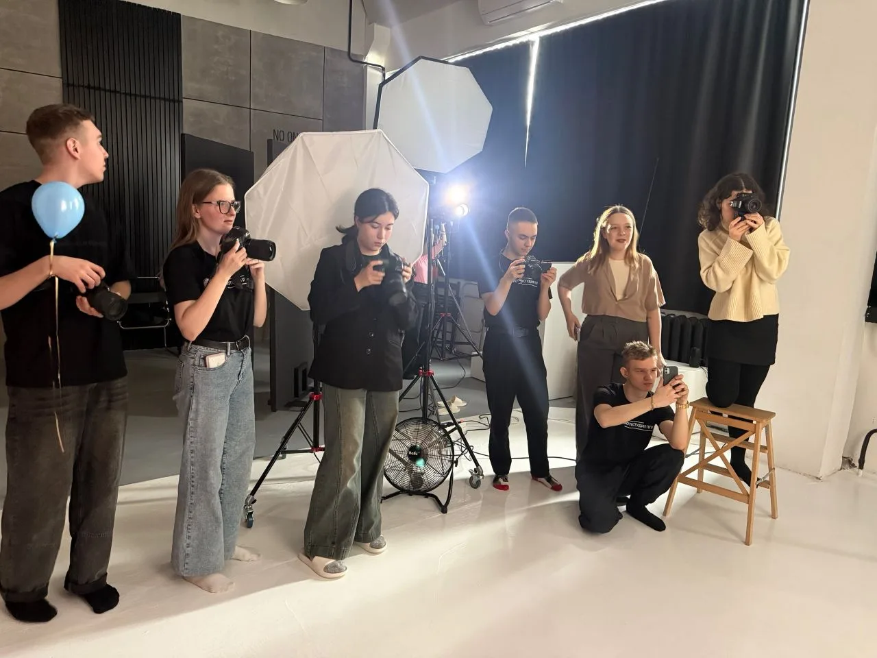 📸 Прямо сейчас в студии "Аристократ" проходит фотопрактика в рамках проведения КиноФот...