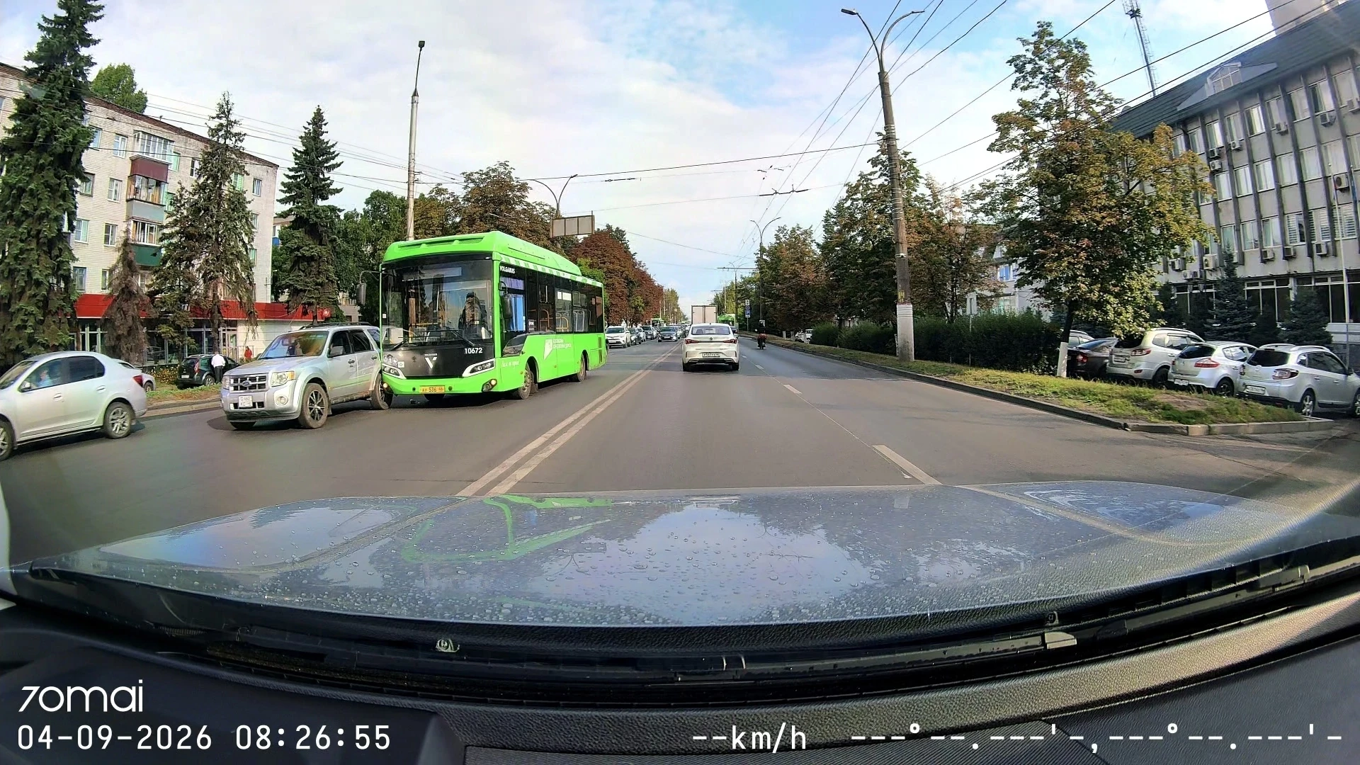 Перед московской площадью ДТП с зелёным. Пробка от 10 Европы.