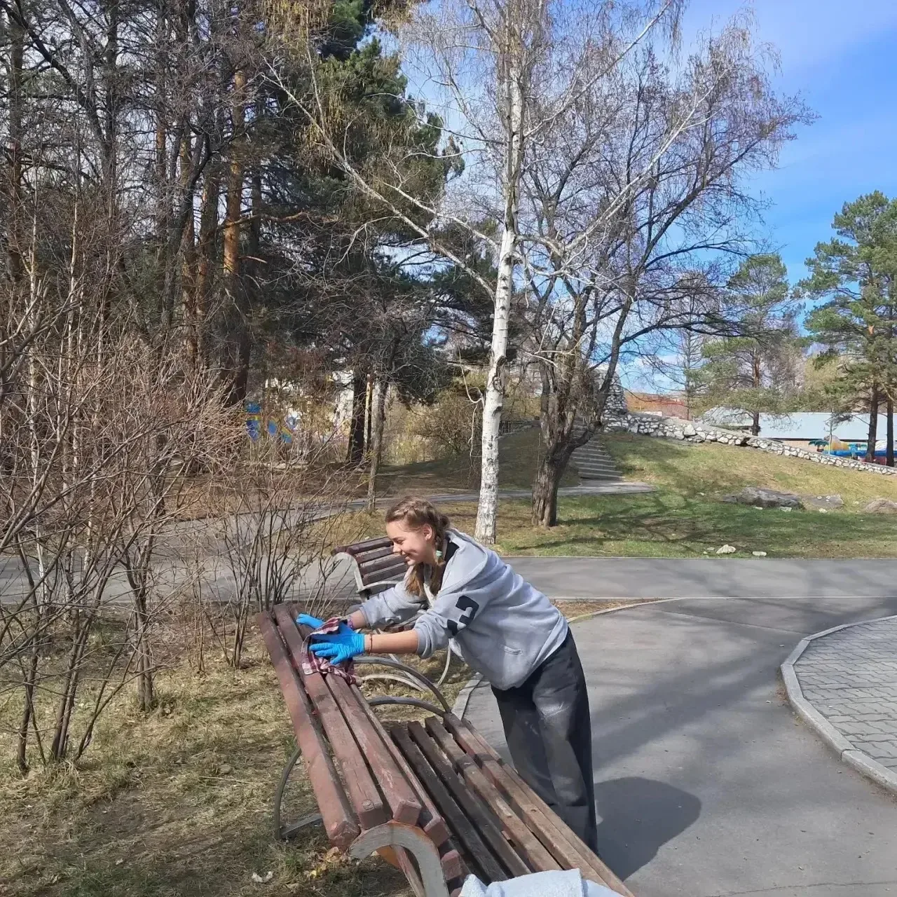 🌿 Субботник в городском парке: готовимся к 9 Мая вместе!  Сегодня, 7 мая, обучающиеся нашей школы вы