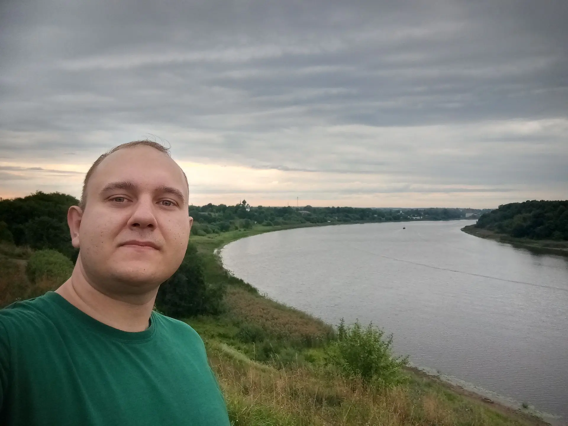 Река Волхов. Заходит в поворот перед Ладогой
