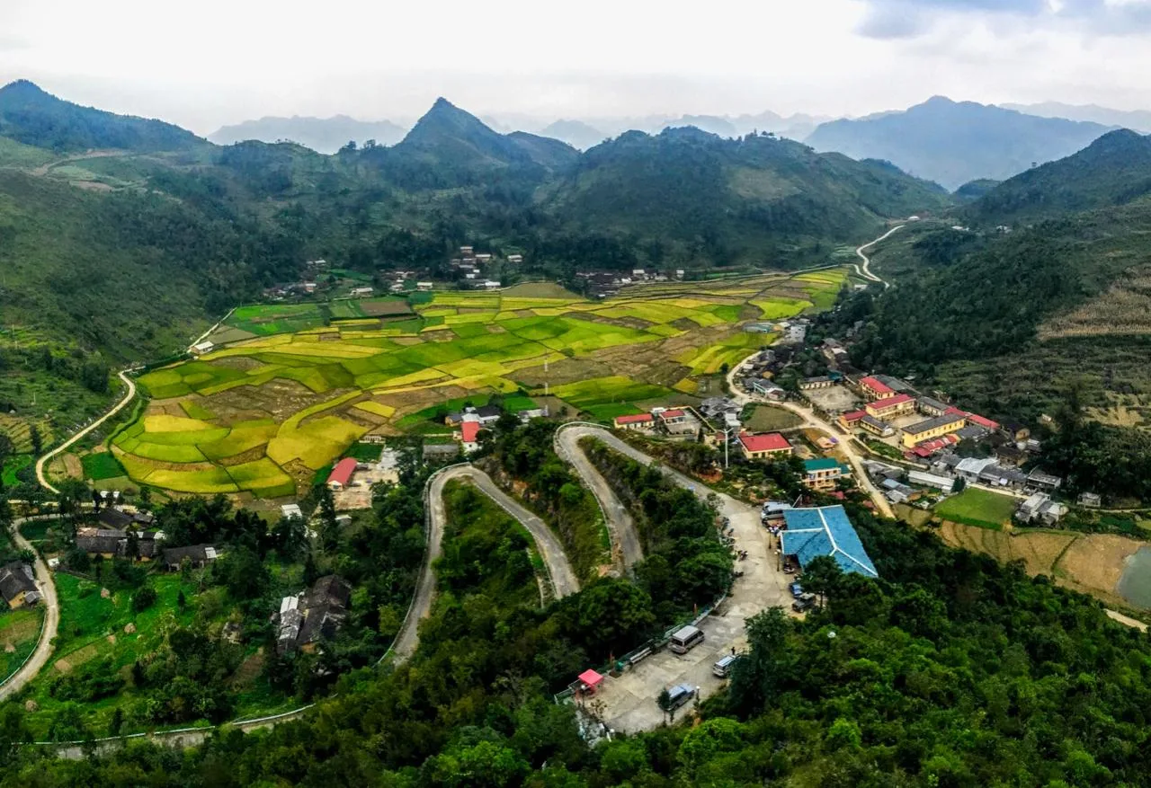 Петля Хазянг, Вьетнам 🇻🇳

🔹 Петля или Кольцо Хазянг - это живописный маршрут на самом севере Вьет