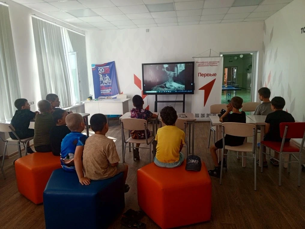 11 день лагеря.
🇷🇺 Дружба народов — наша общая сила! 💪
«Орлёнок-Лидер» 
🌞 Начали день с бодрой з