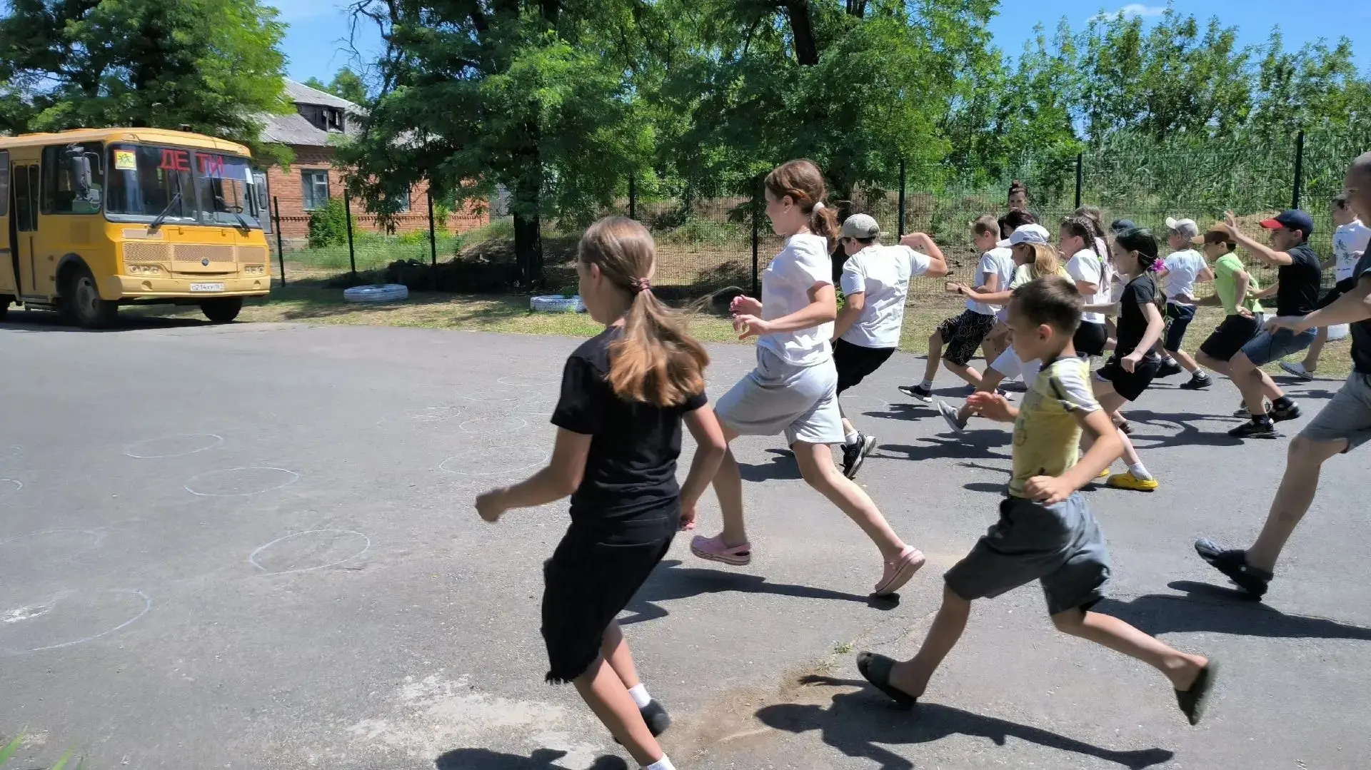 25 июня завершил работу летний оздоровительный лагерь «Медвежонок».

Всю смену здесь царило веселье.