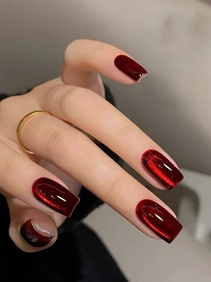Какой маникюр выбрать?
🖤 с чёрным
❤️ с красным
🔥 оба классные