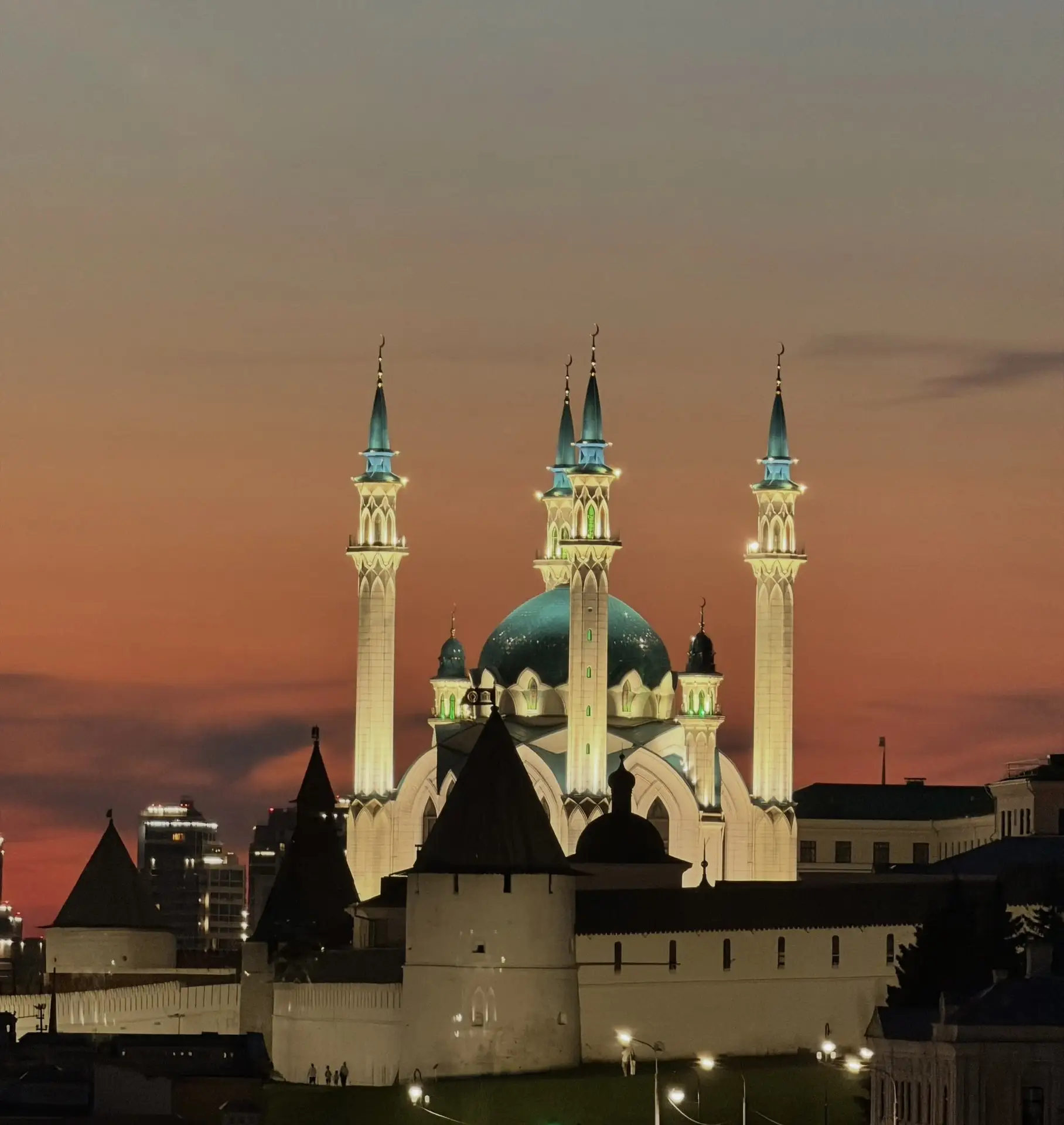 🌅 Мечеть Кул‑Шариф в мягком закатном свете