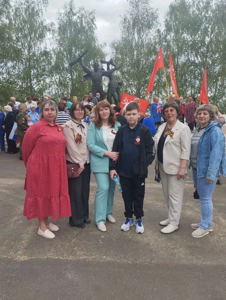 С Днём Победы! Здоровья, мира и добра вашим семьям. Пусть подвиг предков всегда живёт в...
