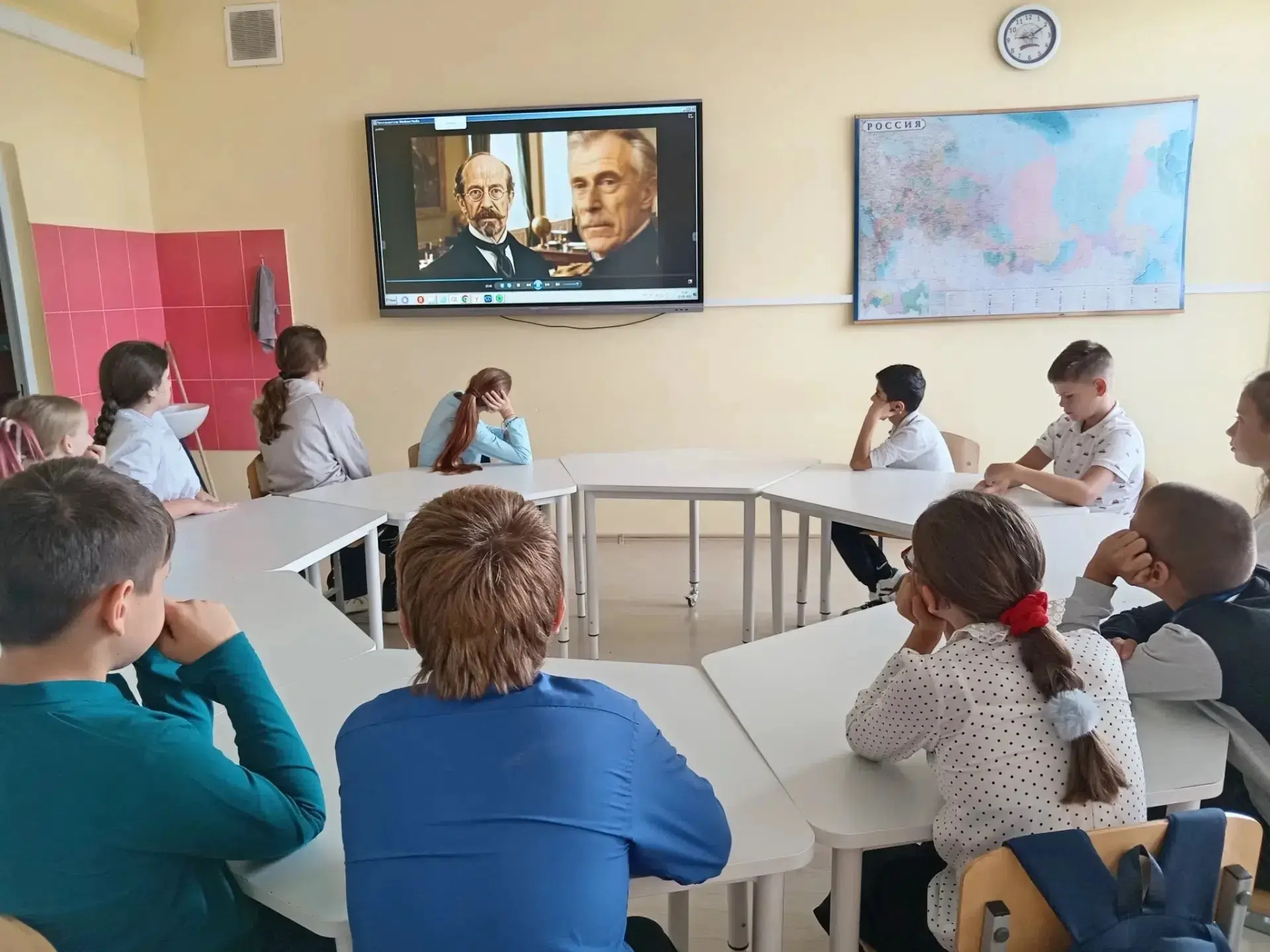 🏫В МКОУ «Романовская основная школа» прошли внеурочные занятия «Разговоры о важном».