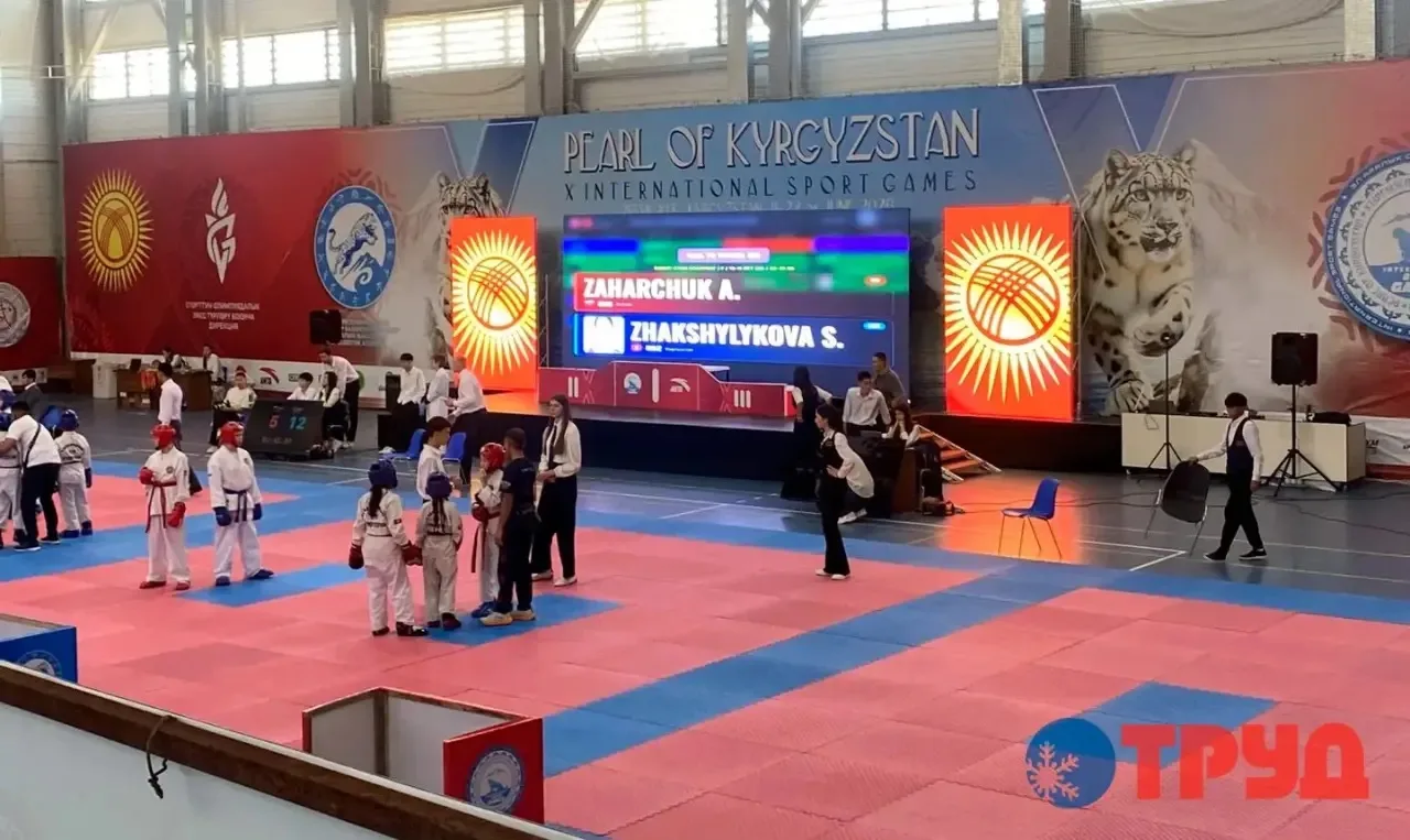 Воспитанницы ГБУ ДО НАО «Спортивная школа олимпийского резерва «Труд» Дарья Тойгузина и Анжелика Зах