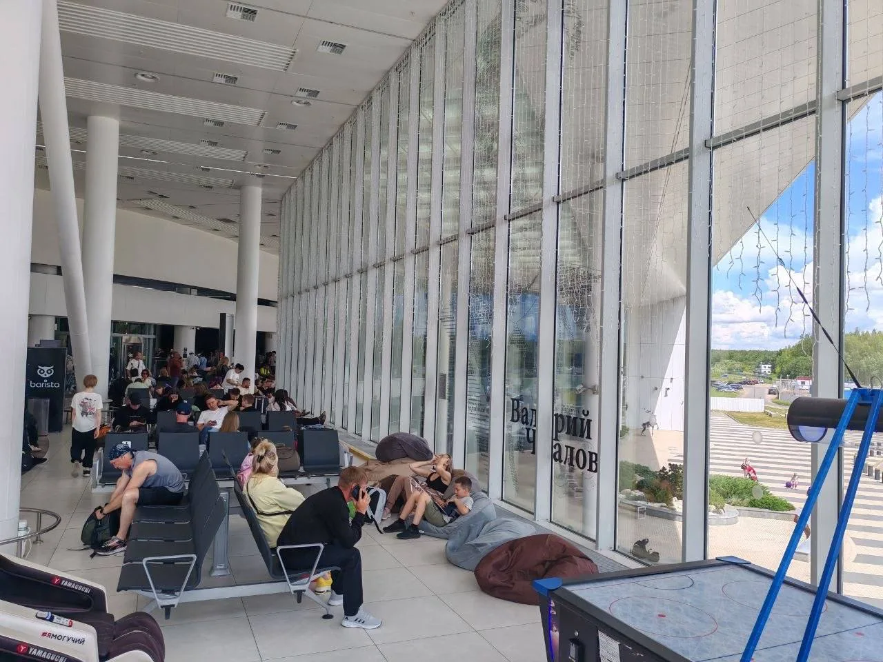 Обстановка в нижегородском аэропорту.

Всего за сегодня принято 28 рейсов, следовавших в столицу.

Н