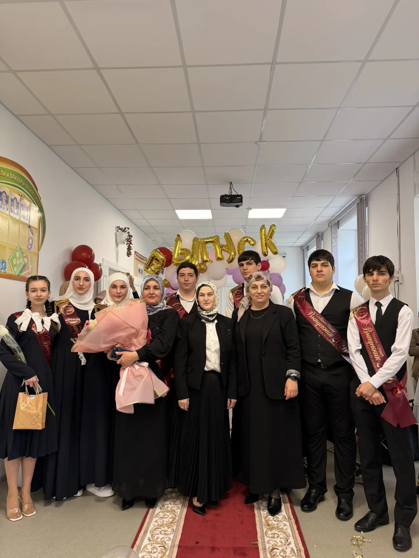 ✨ В нашей школе прошла торжественная линейка по случаю последнего звонка! ✨