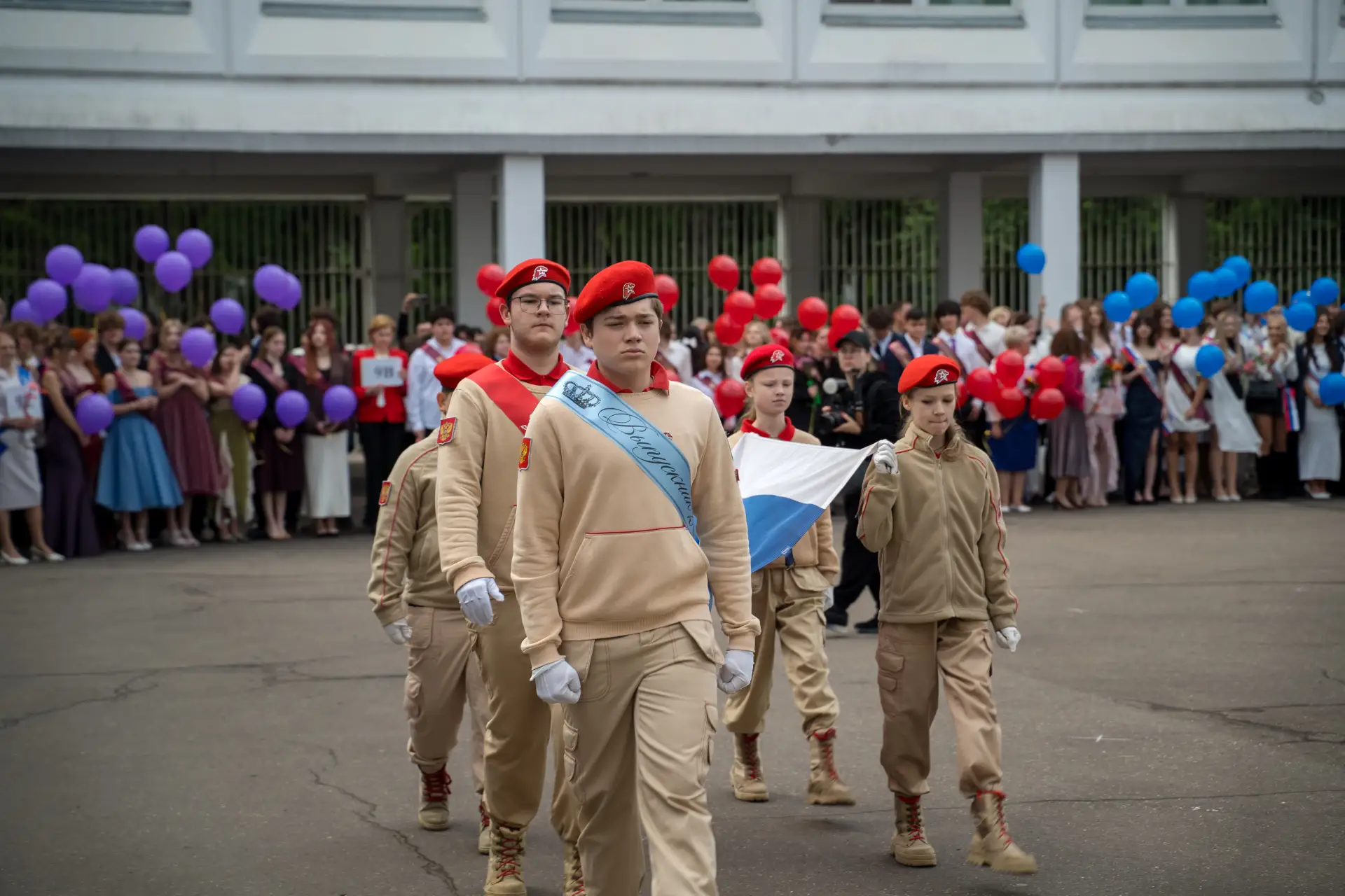 🎒🔔 Последний звонок на Крылатских холмах: впереди экзамены и каникулы!  🎉 Вот и прозвенел Последний 