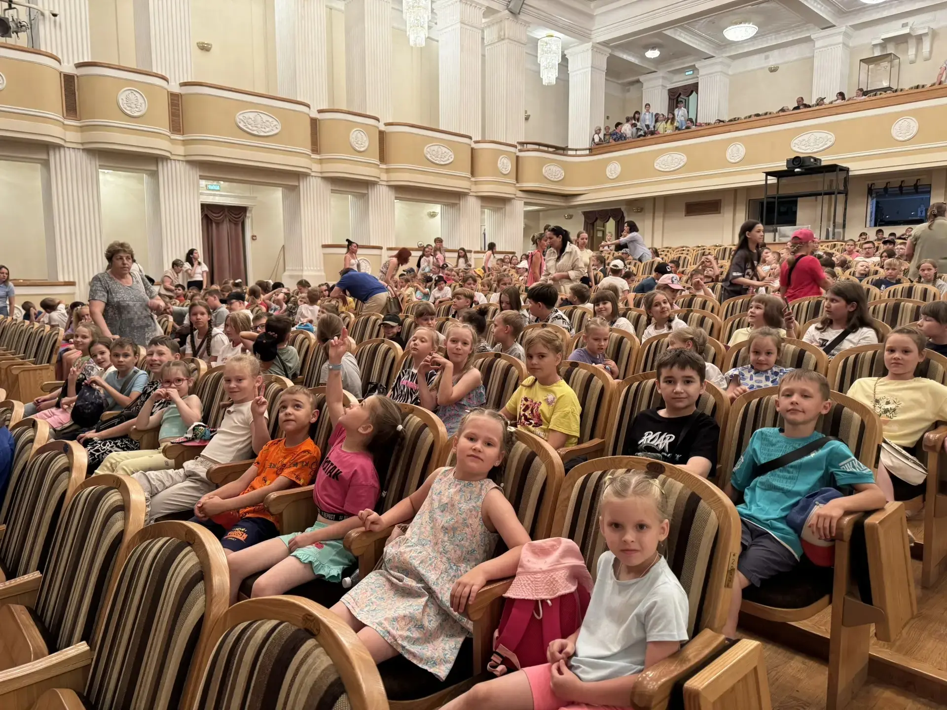 Юные театралы🎭

Вчера ребята из нашего пришкольного лагеря «Солнышко» посетили замечательный спекта