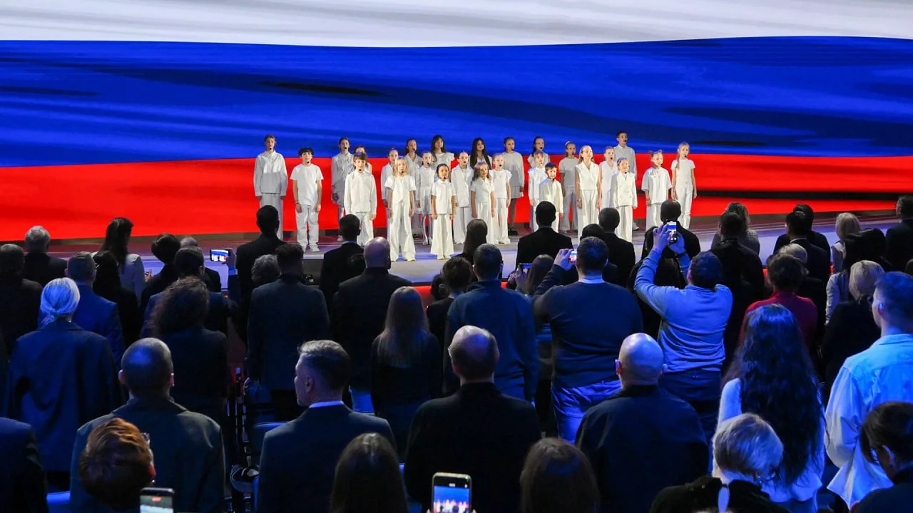 Что общего у гимнов России и Великобритании?

Первый официальный гимн в России появился в 1816 году 