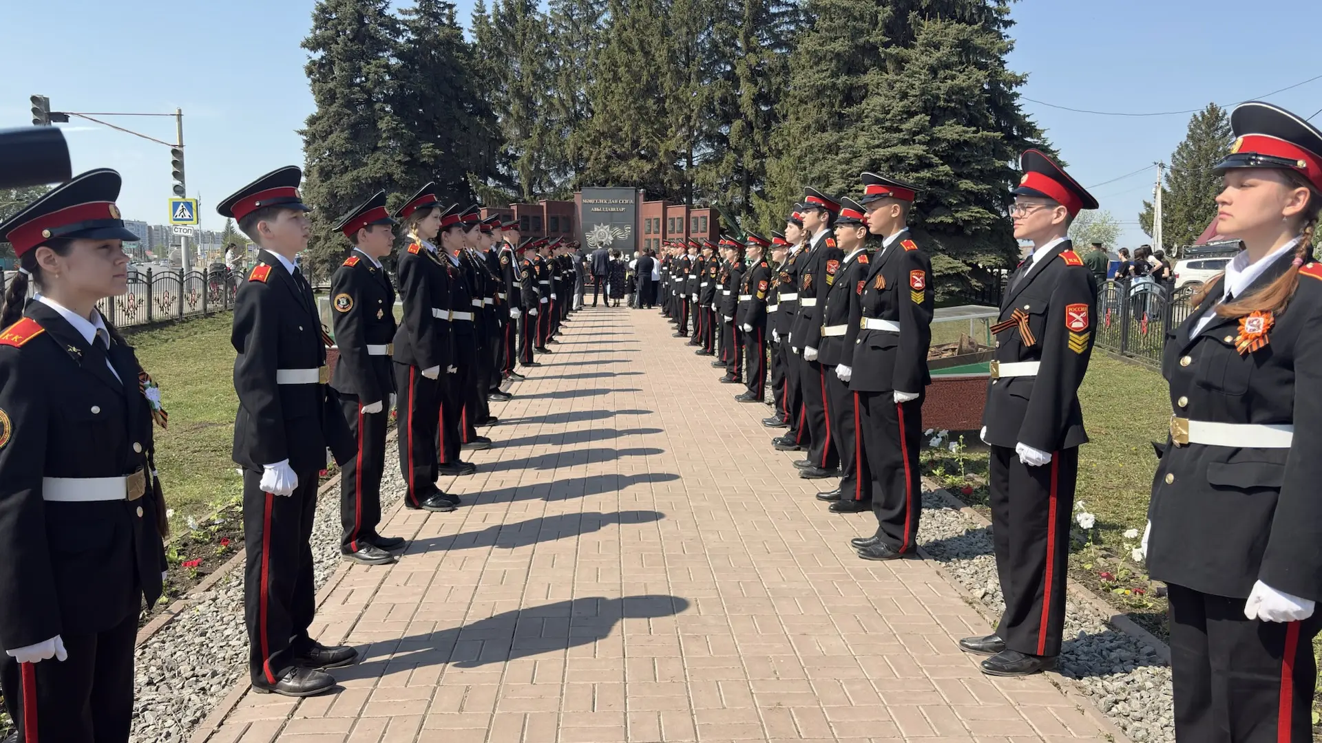 🕊️ Сегодня у мемориального комплекса в честь защитников Родины — уроженцев села Бигаш — состоялось т