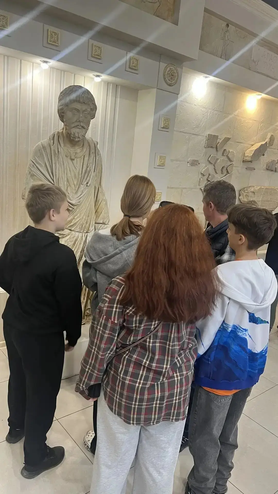 Учащиеся 6 «В» класса посетили Всероссийскую акцию «Ночь музеев» в Анапском археологическом музее «Г