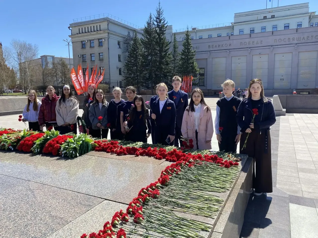 🇷🇺🌺 ПОМНИМ. ГОРДИМСЯ. БЛАГОДАРИМ. 🌺🇷🇺  В преддверии Дня Победы ученики 7Д класса посетили Вечный ого
