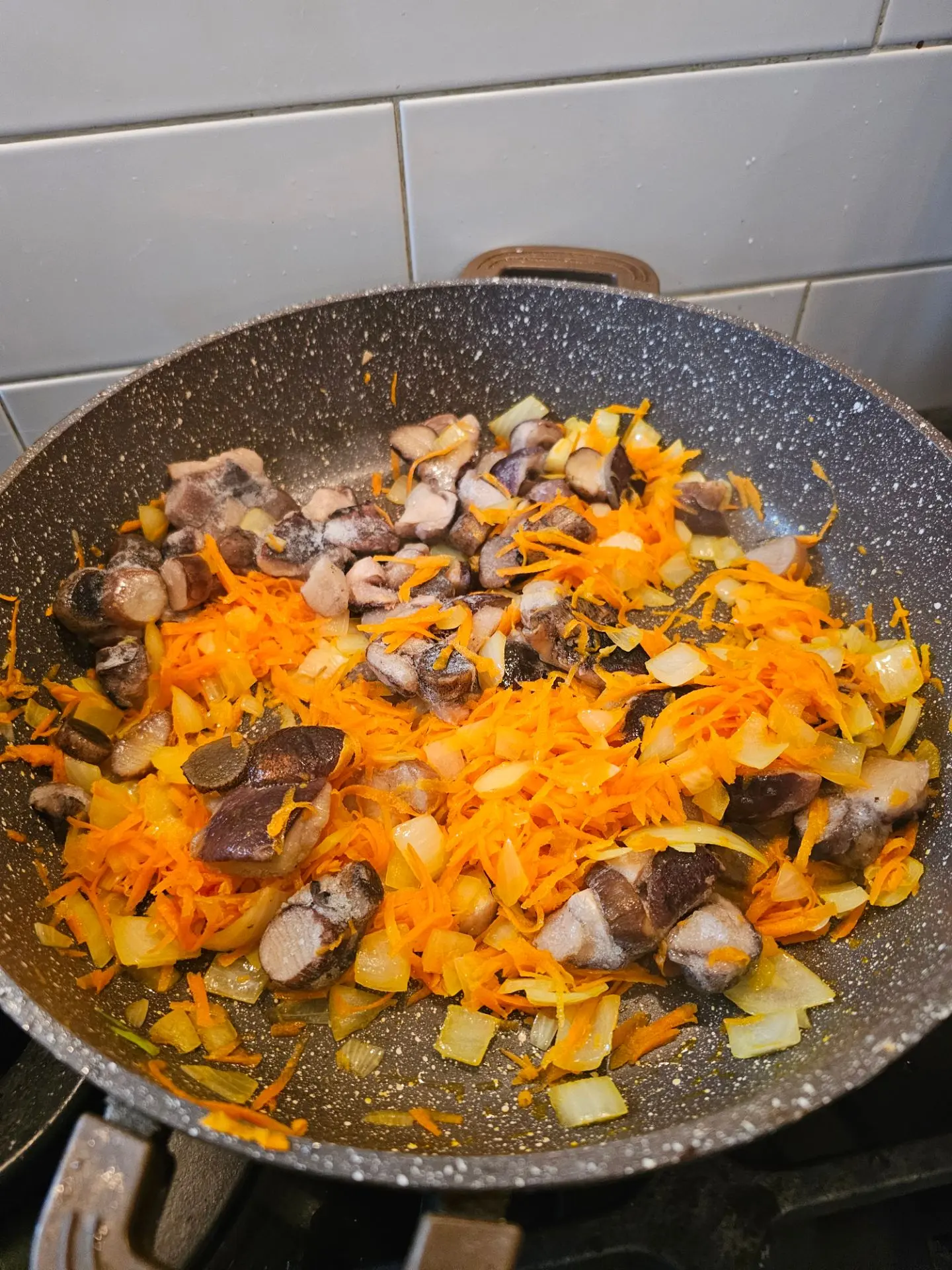 Приготовил супер вкусные щи с грибами , просто объедение. Кто лубит щи пишите комментарии.