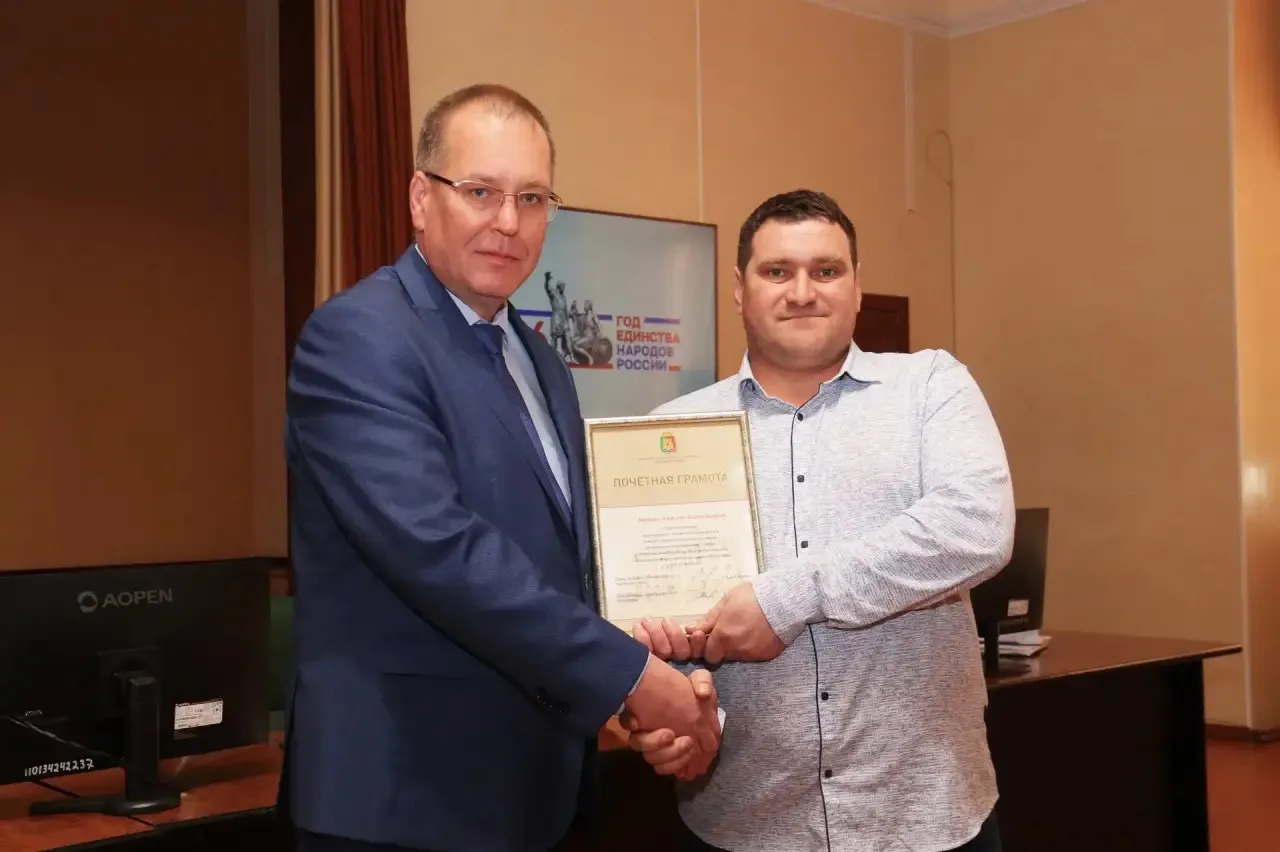 Сегодня глава городского округа Дмитрий Ажичаков поблагодарил за труд работников сферы жилищно-комму