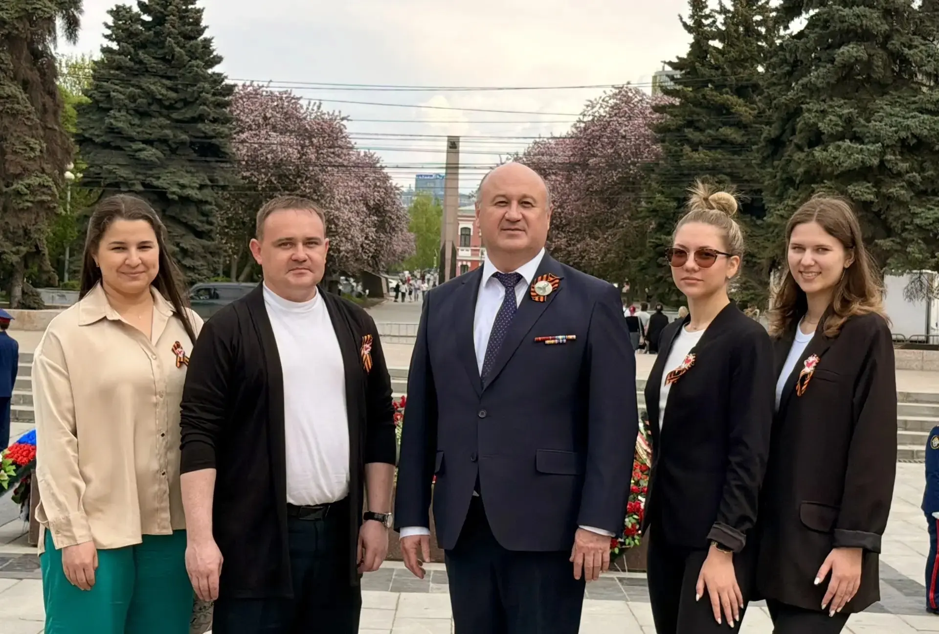 🌟 Памяти героев посвящается  Сегодня Молодёжная избирательная комиссия,в составе которой учителя наш