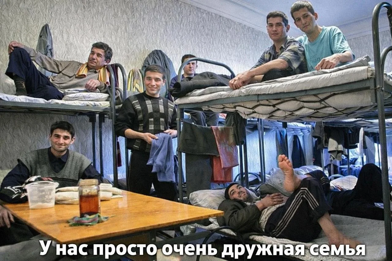 ЯНТАРНАЯ РЕЗИНОВАЯ КВАРТИРА

Пенсионерка прописала у себя в квартире 40 иностранцев и попалась полиц