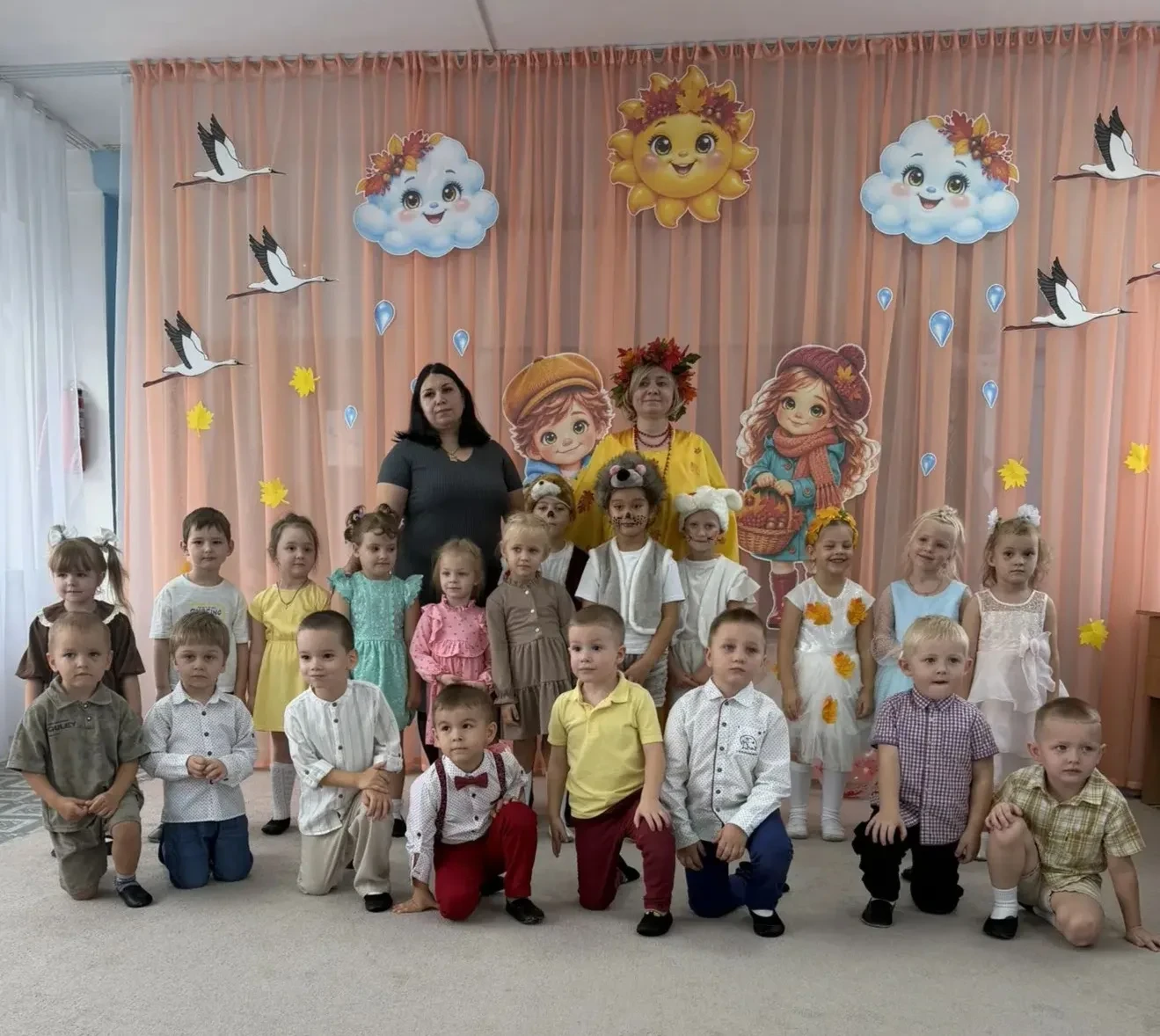 Снова осень за окошком,
