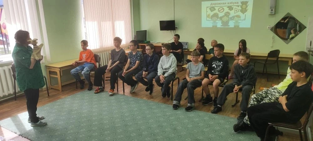 Знакомимся с кукольным театром🎭

Сегодня у ребят из спортивного отряда была уникальная возможность 