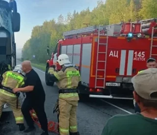 ⚡️ Сегодня утром в Тюменской области на 101‑м километре автодороги Р‑254 столкнулись вахтовый автобу