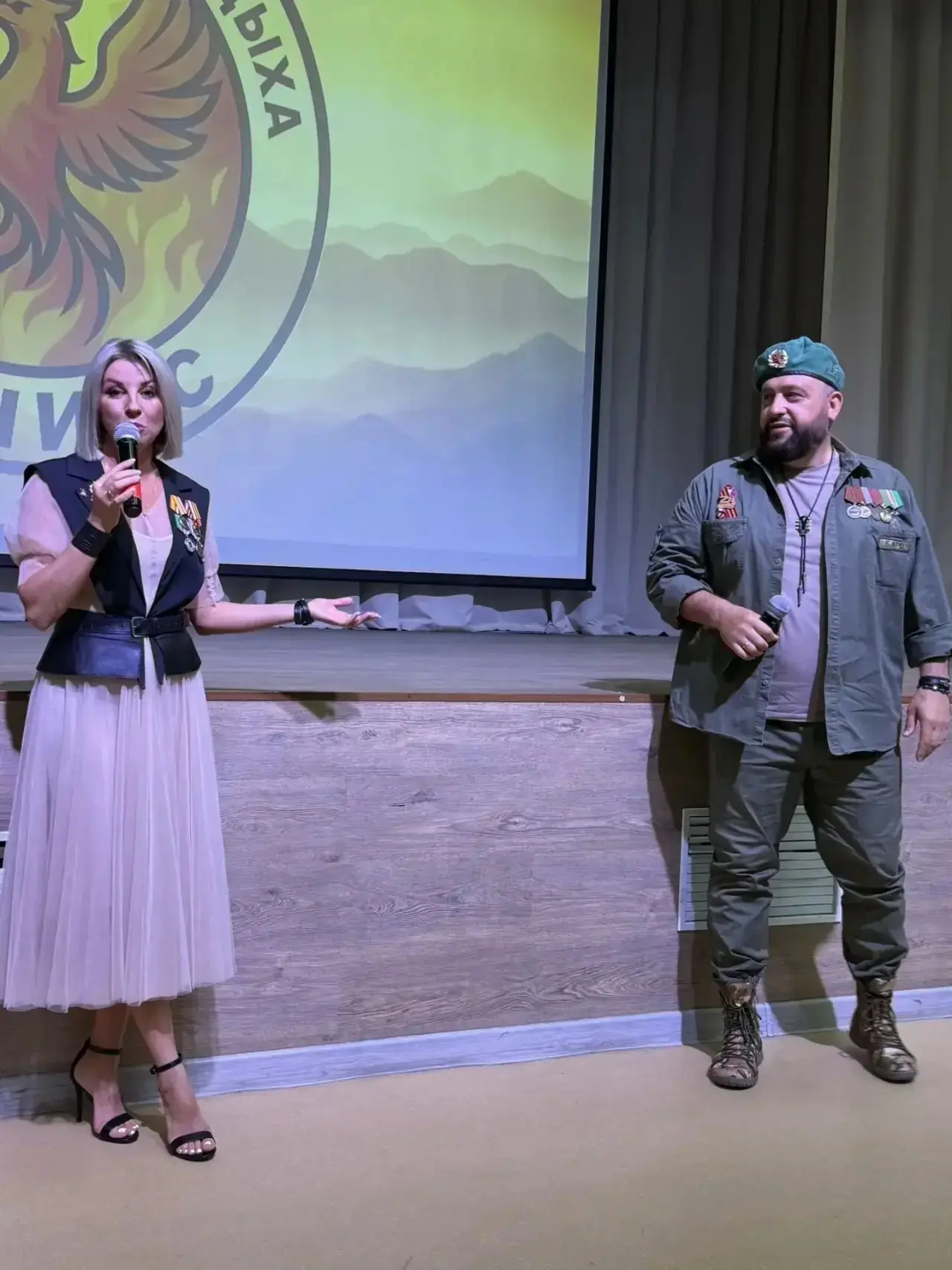 Тёплая встреча в лагере труда и отдыха «Феникс»: вместе — сила! 🇷🇺🤝

В лагере «Феникс» состоялась