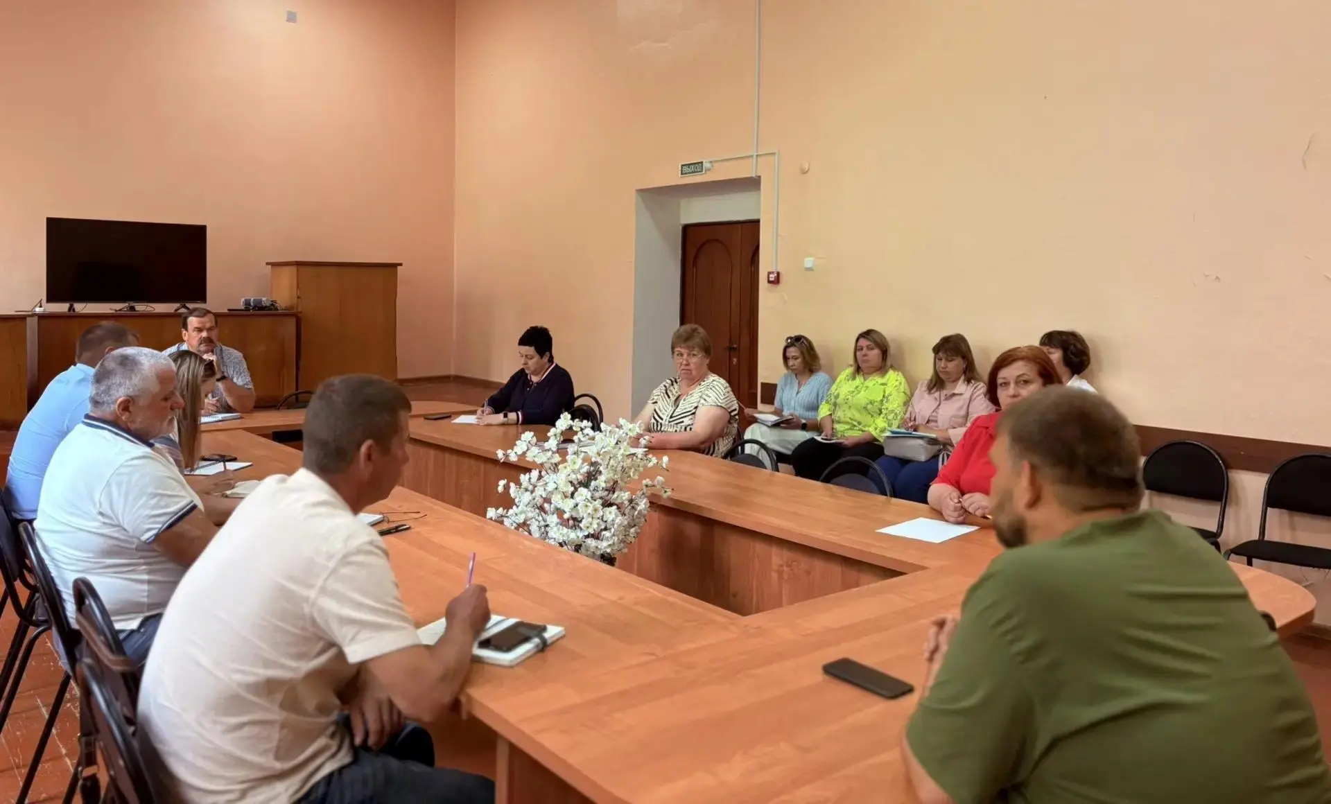 ✔ Еженедельная рабочая планерка под председательством исполняющего полномочия Главы Угранского округ