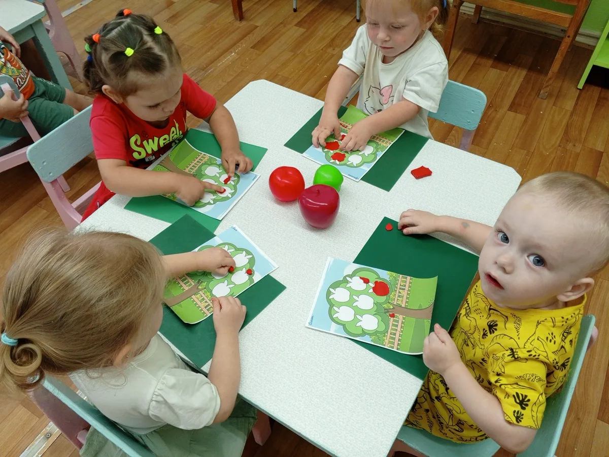 Яблоко спелое, красное, сладкое