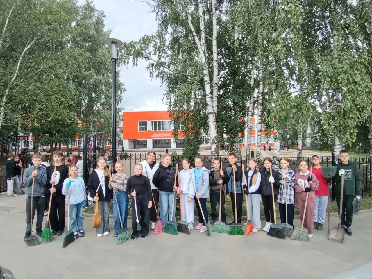 👍🏻ПОРЯДОК НАЧИНАЕТСЯ С НАС: В ЛИЦЕЕ ПРОШЕЛ ПРЕДПРАЗДНИЧНЫЙ СУББОТНИК