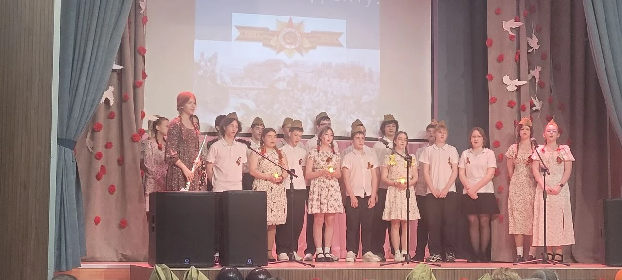 🎵 Песенный фестиваль "Артисты фронту" 🎤    7 мая в нашей школе прошёл песенный фестиваль, посвящённы