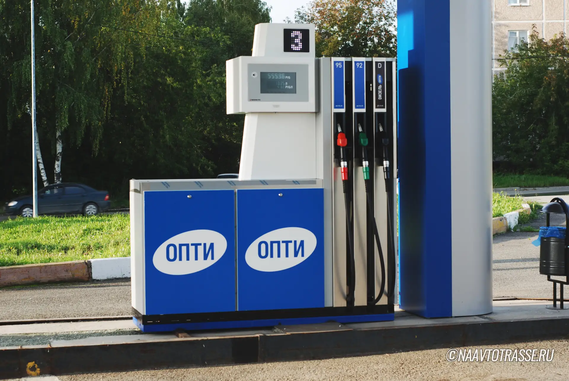 Моторист предупредил: россиянам стали массового запрещать наливать топливо в пластиковую тару. И вот